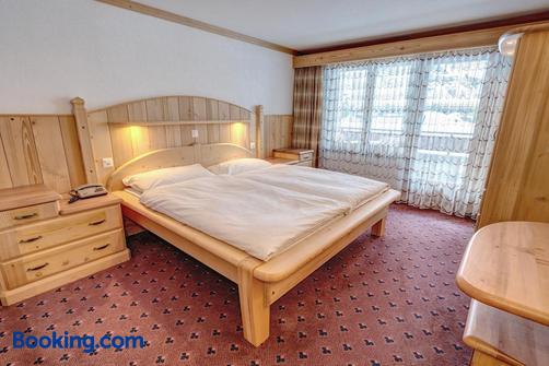 Hotel City - Taesch