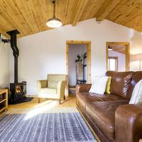 Laurel Lodge - 2 Bedroom Log Cabin - St Florence