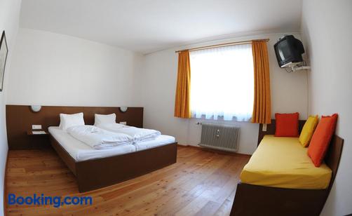 Gästehaus Obwexer - Matrei in Osttirol - Bedroom