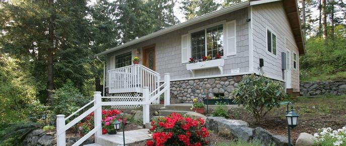 A Hidden Haven & Water Garden Cottages - Port Angeles - Building