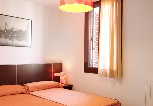 MH Apartments Liceo - Barcelona - Bedroom