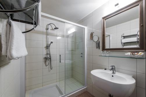 Piran - Piran - Bathroom