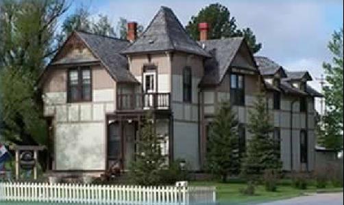 Custer Mansion Bed & Breakfast - Custer - Building