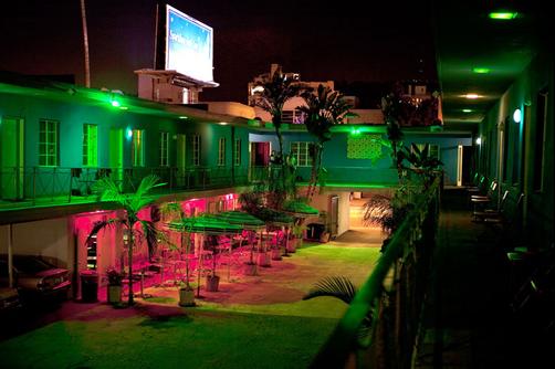 Vibe Hotel - Los Angeles - Patio