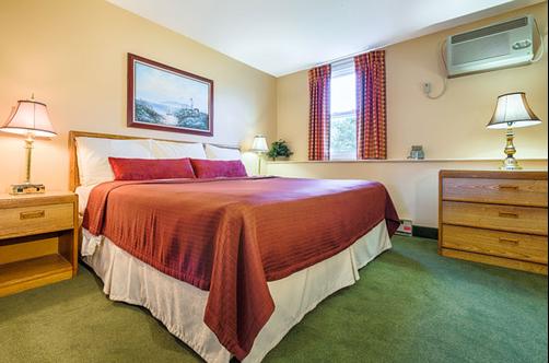 Misty Harbor Resort Motel - Wells - Bedroom