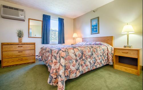 Misty Harbor Resort Motel - Wells - Bedroom