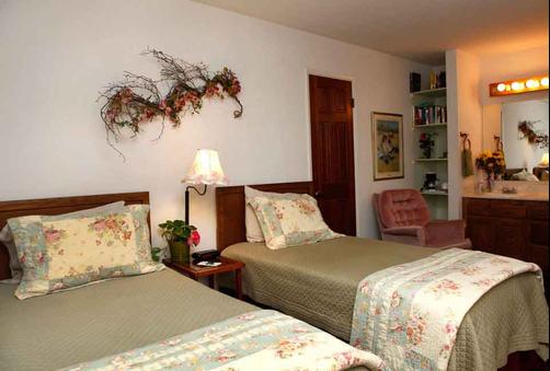 A Beach Bed & Breakfast At The Elsbree House Condo - San Diego - Bedroom
