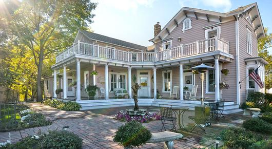Bird House Inn & Gardens - Excelsior - Building