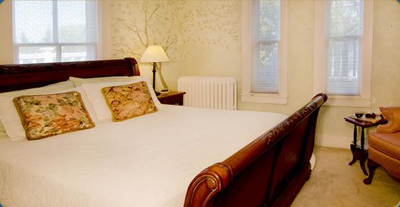 Bird House Inn & Gardens - Excelsior - Bedroom