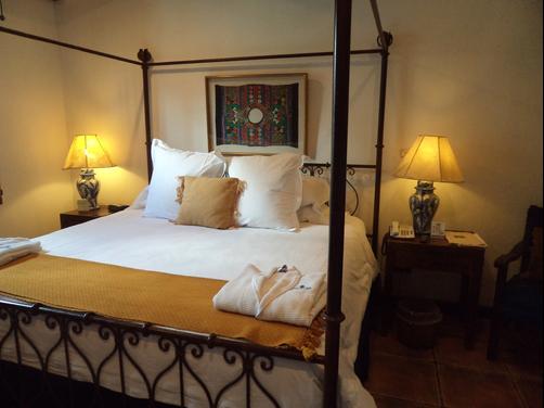 Casa Encantada - Antigua Guatemala - Bedroom