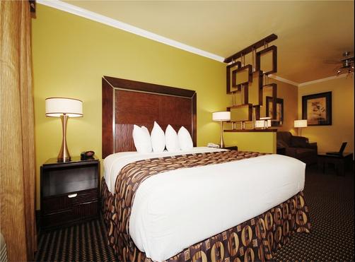 Best Western Plus Christopher Inn & Suites - Forney - Bedroom