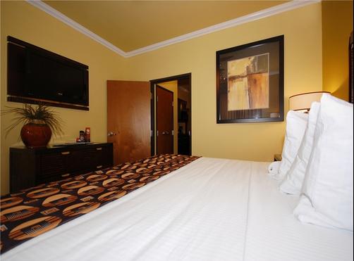 Best Western Plus Christopher Inn & Suites - Forney - Bedroom