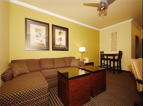 Best Western Plus Christopher Inn & Suites - Forney - Bedroom