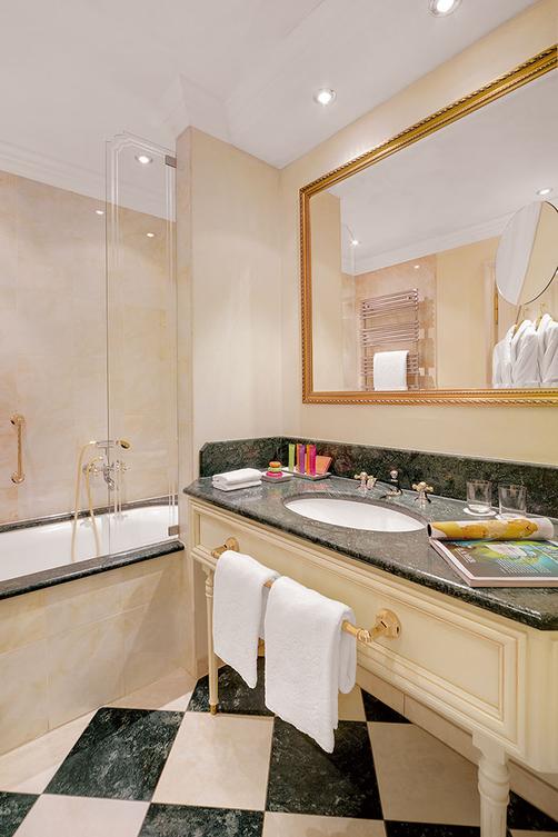 Hotel Koenigshof - Munich - Bathroom