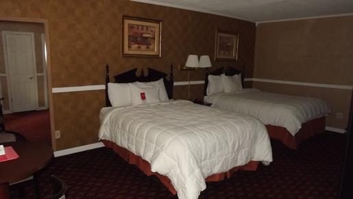 Econo Lodge - Montpelier - Queen bedroom