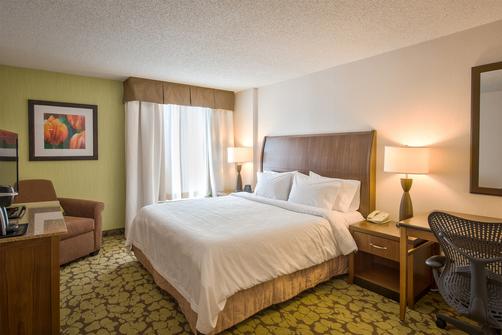 Hilton Garden Inn Saskatoon Downtown - Saskatoon - Bedroom