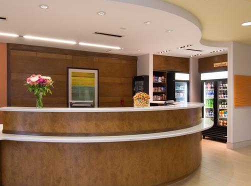 SpringHill Suites by Marriott Columbia Downtown The Vista - Columbia - Front desk