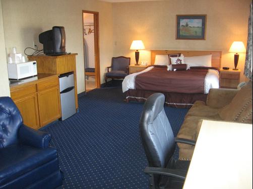 Econo Lodge - Medford - King bedroom