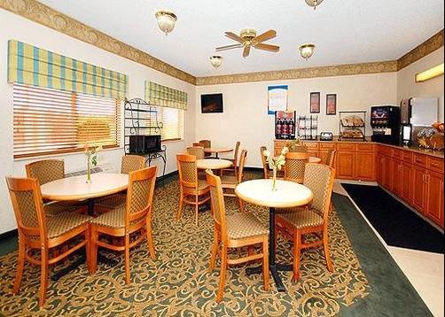 Super 8 Lees Summit - Lee's Summit - Building