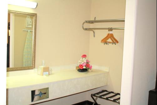 Relax Inn - Monroe - Monroe - Bathroom