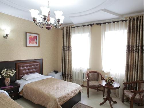 Grand Hotel - Bishkek - Bedroom
