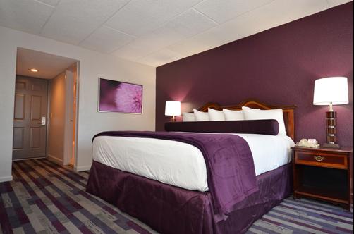 Sea Club Resort - Fort Lauderdale - King bedroom