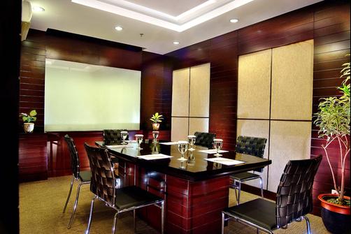 Aston Balikpapan Hotel and Residence - Balikpapan - Conference room