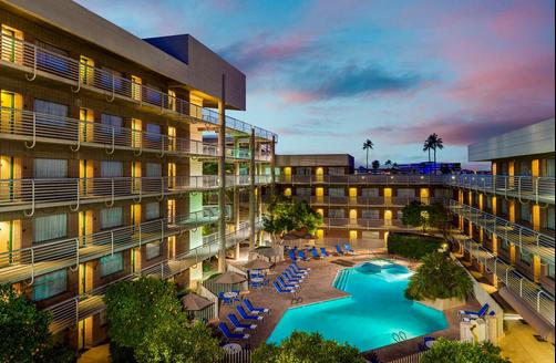 DoubleTree Suites by Hilton Phoenix - Phoenix - Building