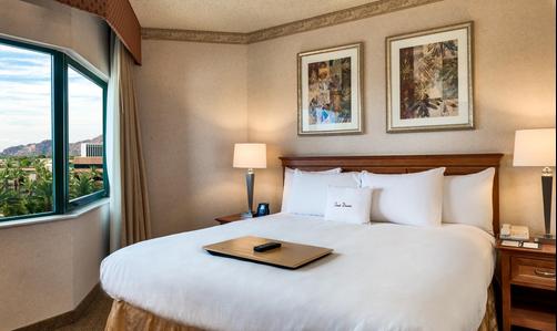 DoubleTree Suites by Hilton Phoenix - Phoenix - Bedroom