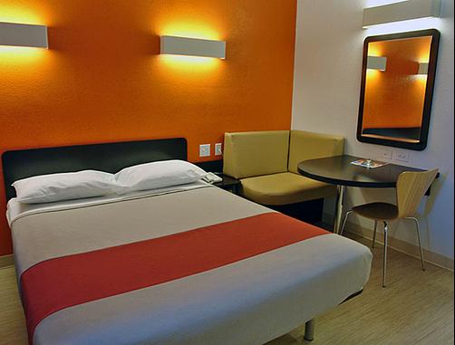 Motel 6 Palm Springs Downtown - Palm Springs - Bedroom