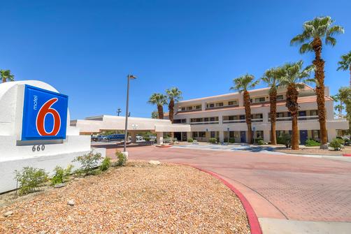 Motel 6 Palm Springs Downtown - Palm Springs - Building