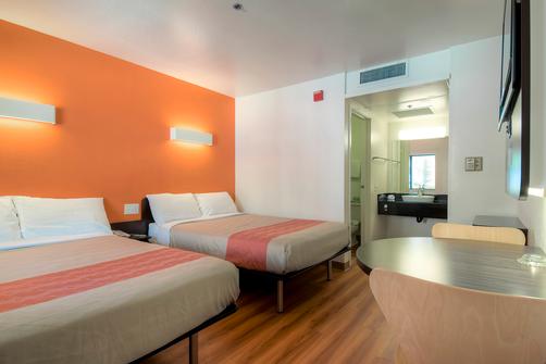 Motel 6 Palm Springs Downtown - Palm Springs - Bedroom