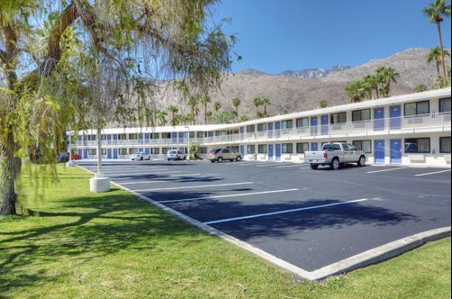 Motel 6 Palm Springs E East Palm Canyon - Palm Springs - Building