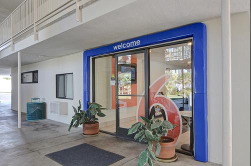 Motel 6 Palm Springs E East Palm Canyon - Palm Springs - Building