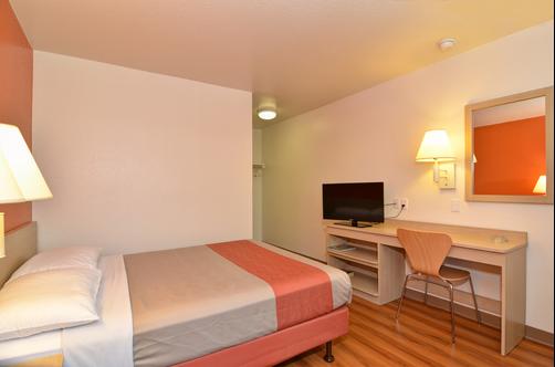 Motel 6 Palm Springs E East Palm Canyon - Palm Springs - Bedroom