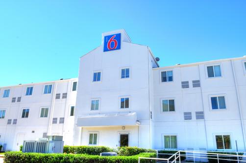 Motel 6 New Orleans LA - New Orleans - Building