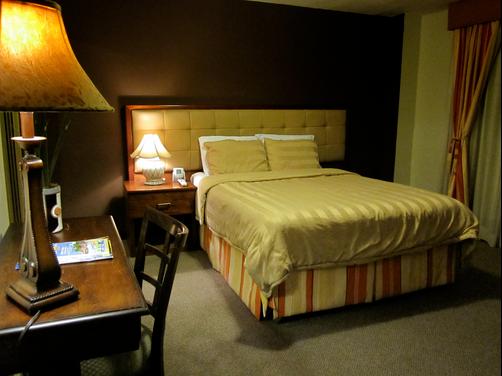 S.J. Suites Hotel - San Juan - Bedroom