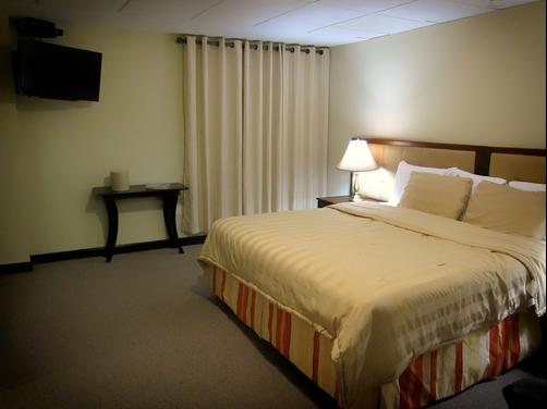 S.J. Suites Hotel - San Juan - King bedroom