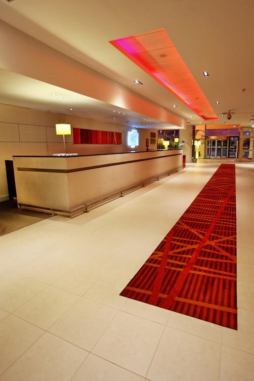 Holiday Inn Sofia - Sofia - Front desk