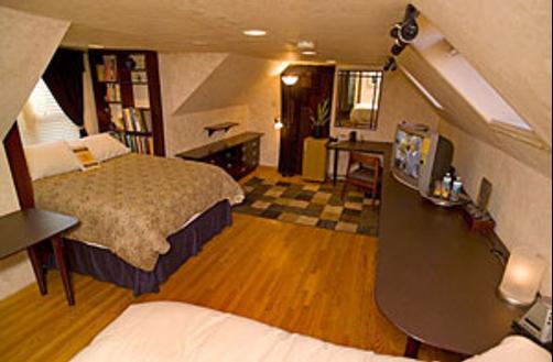 Ray's Bucktown Bed and Breakfast - Chicago - Bedroom