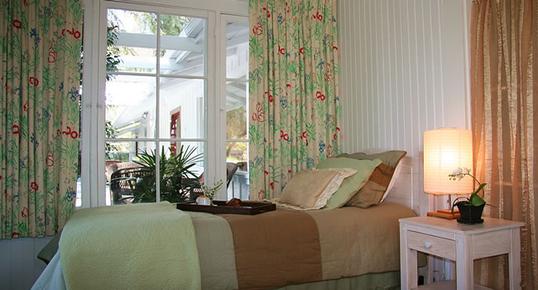 Pepper Tree Retreat - Ojai - Bed