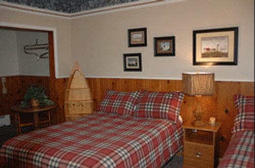 Maple Tree Inn - Whitehall - Bedroom