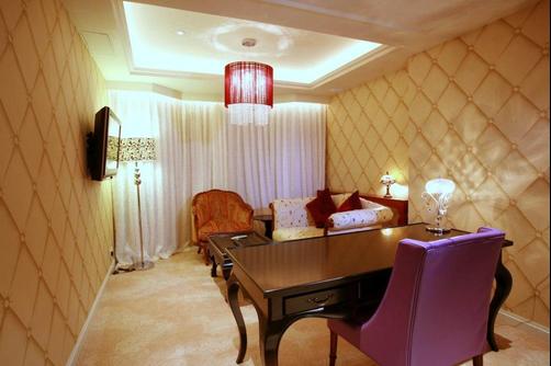 The Luxe Manor - Kowloon - Living room