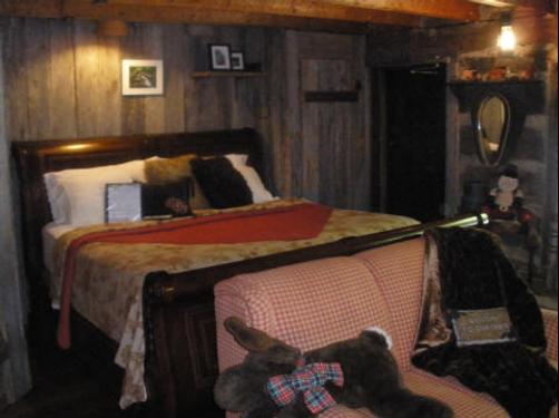 The Olde Mill Inn Bed and Breakfast - Cumberland Gap - Bedroom