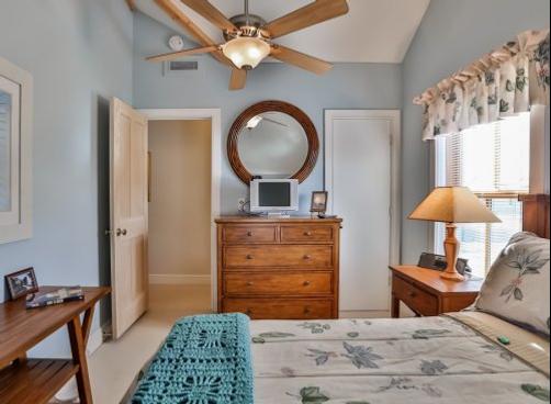 Orchard Street Inn - Stonington - Bedroom