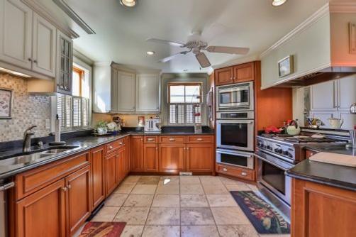 Orchard Street Inn - Stonington - Kitchen