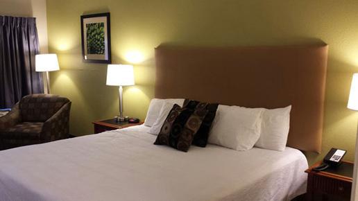 Wingfield Inn - Mayfield - King bedroom