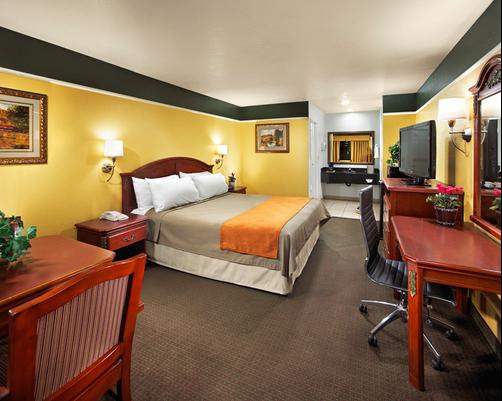 Portola Inn and Suites - Buena Park - Bedroom