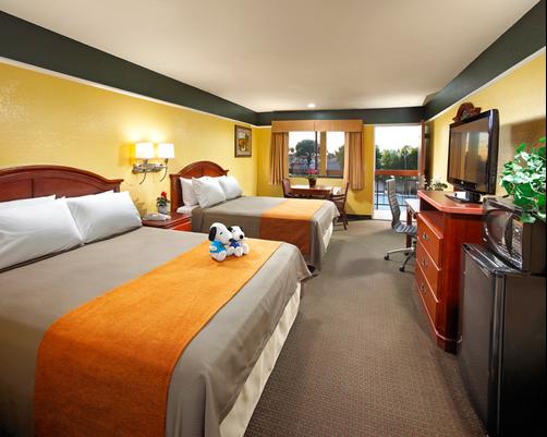 Portola Inn and Suites - Buena Park - Bedroom