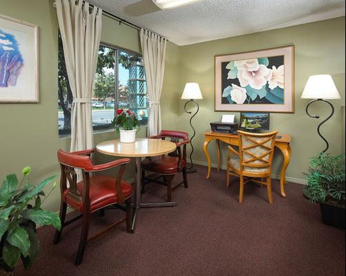 Eden Roc Inn & Suites - Anaheim - Lobby